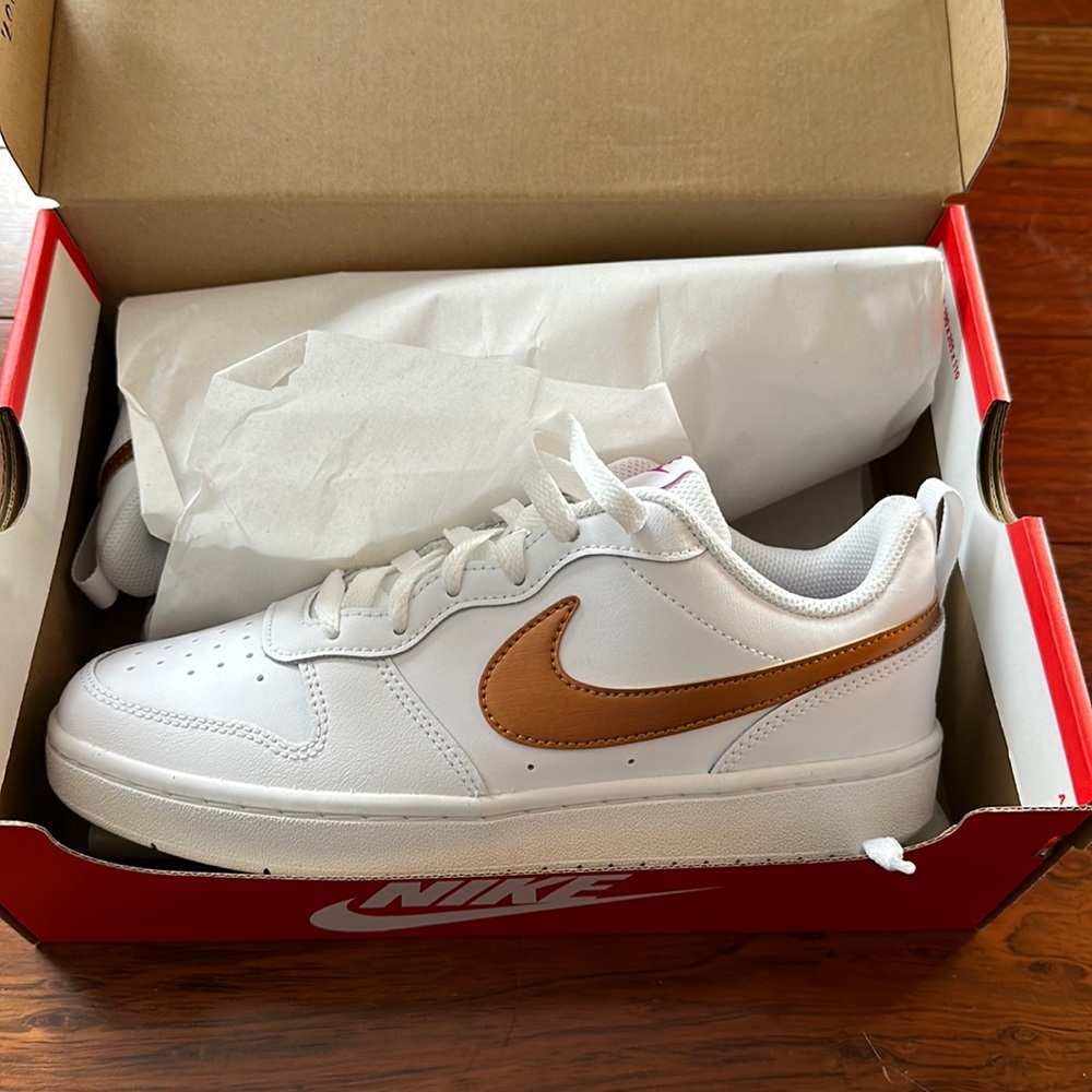 Nike court borough low